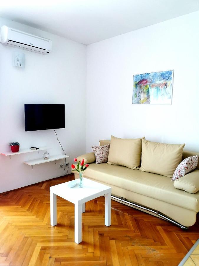 Apartments Zile Sucuraj Luaran gambar